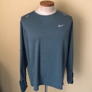 NWT Nike therma fit long sleeved top